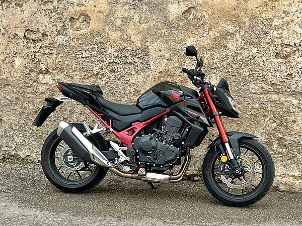 Honda Hornet 750 zu mieten